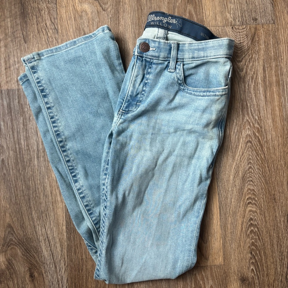 Wrangler Willow Ultimate Riding Jean Light Wash Mid-Rise Straight/Bootcut 29x32